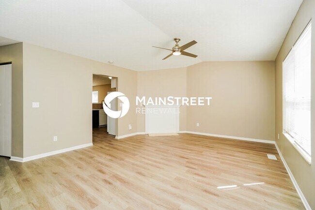 Photo - 3 Bedroom Pet-Friendly Home in COLUMBUS, OH with Main Street Renewal