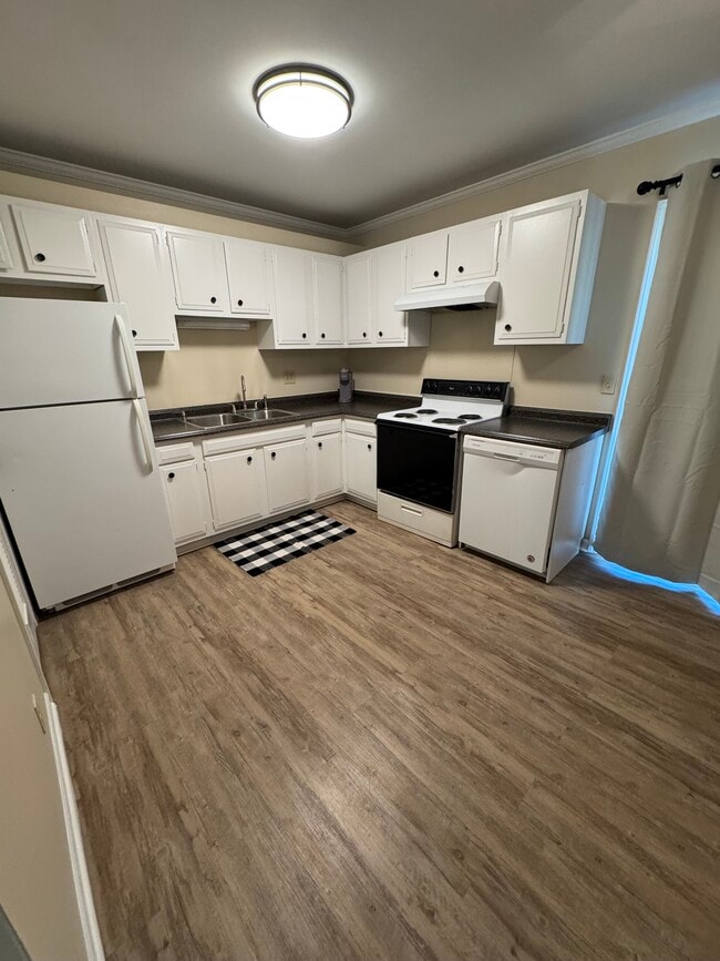 Photo - 1010 Country Club Rd