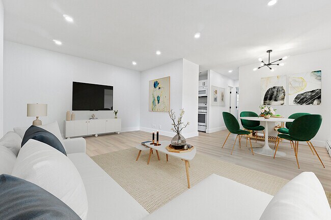 Photo - Colonial Village Apartments