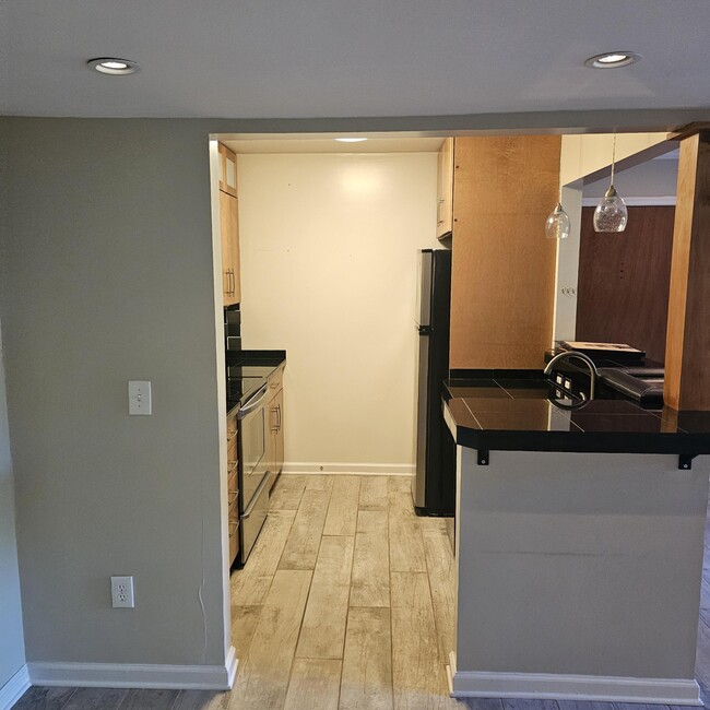 Photo - 321 Laurens St SW