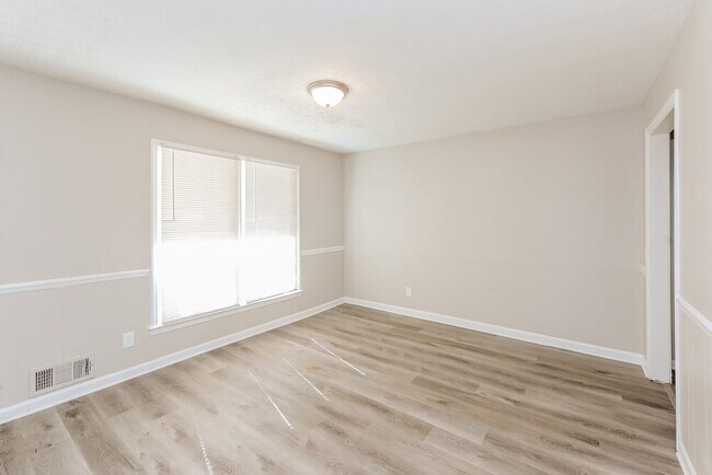Photo - 1338 W Stoneybrook Dr