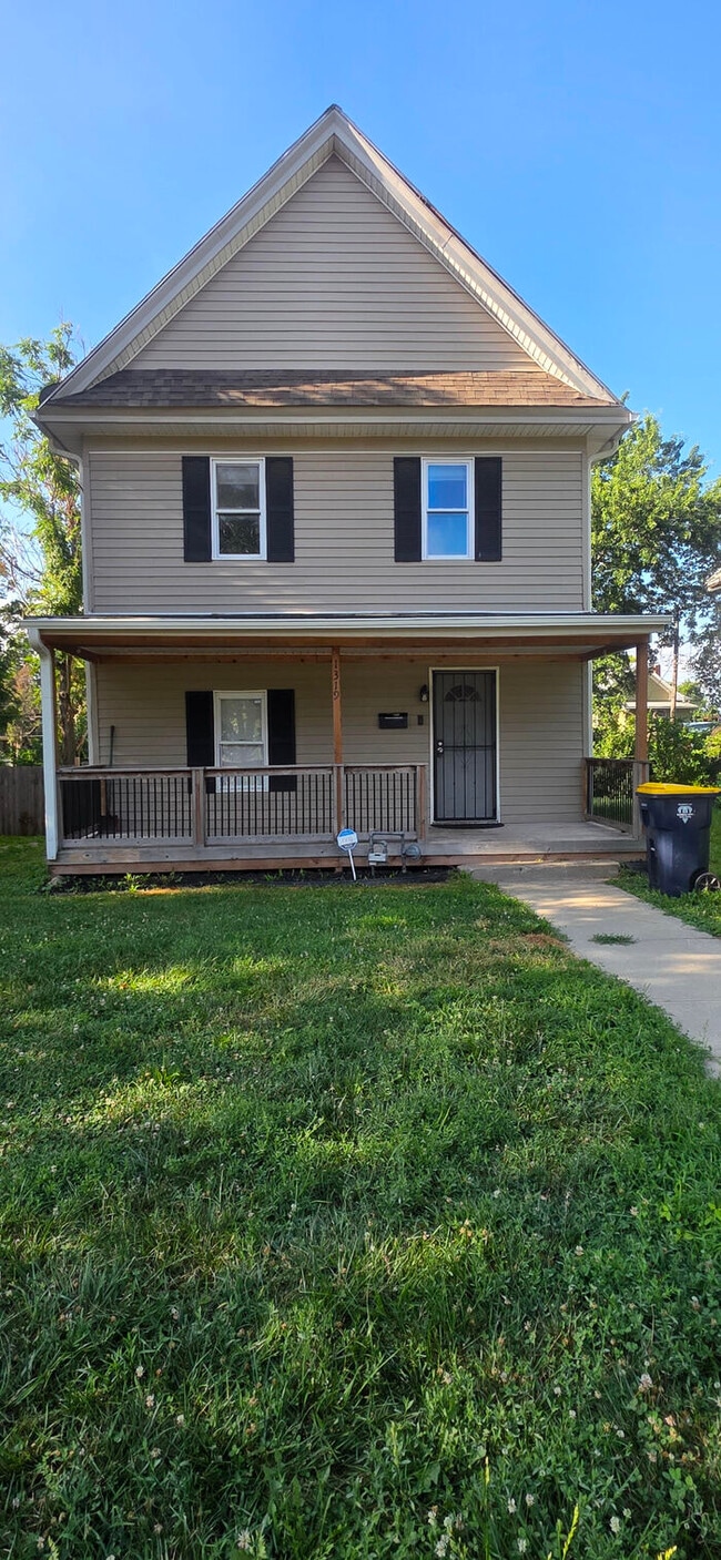 Building Photo - Welcome to this charming 3-bedroom, 2-bath... Rental