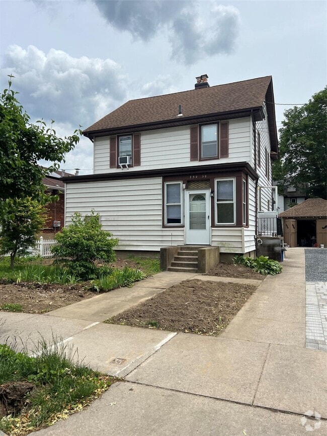 Building Photo - 250-30 41st Dr Rental