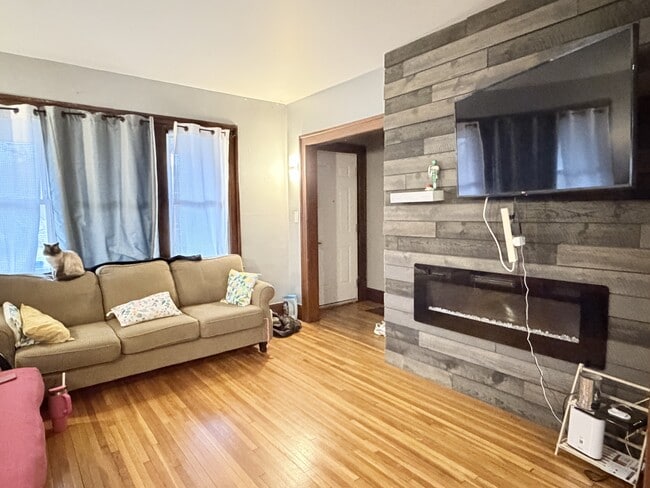 Building Photo - 693 Partington Ave Unit 3