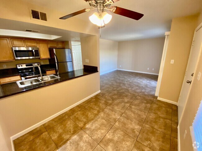 Building Photo - Phoenix 2 Bed 2 Bath Condo Near Airport an...