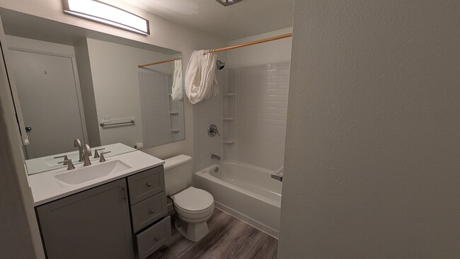 Photo - Experience Capitol Hill Living: Studio in Park Summit W/Washer and Dryer! Unidad S-212