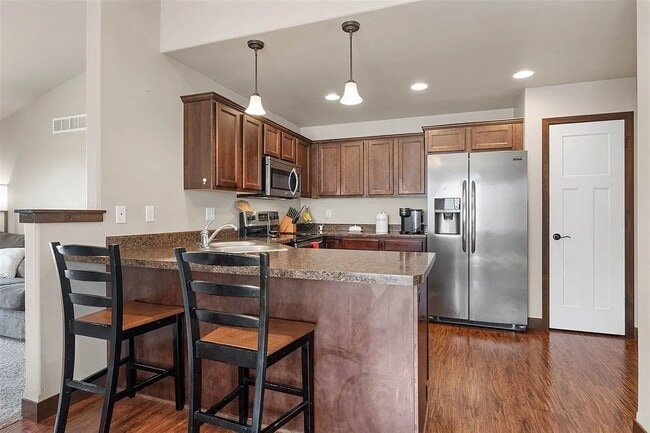 Photo - 459 Bainberry St