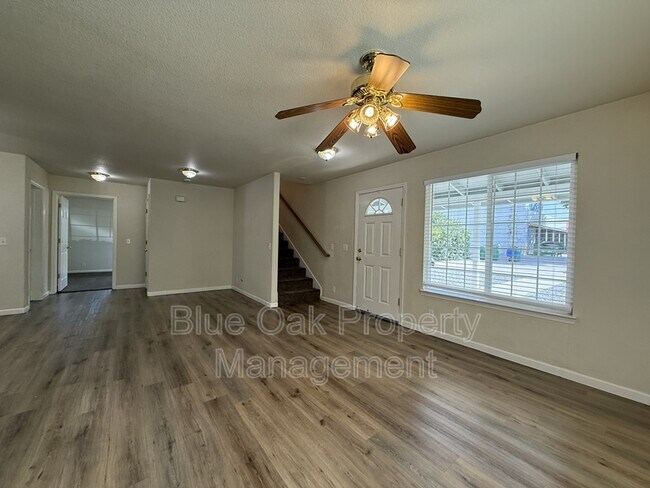 Photo - 592 E 5th Ave