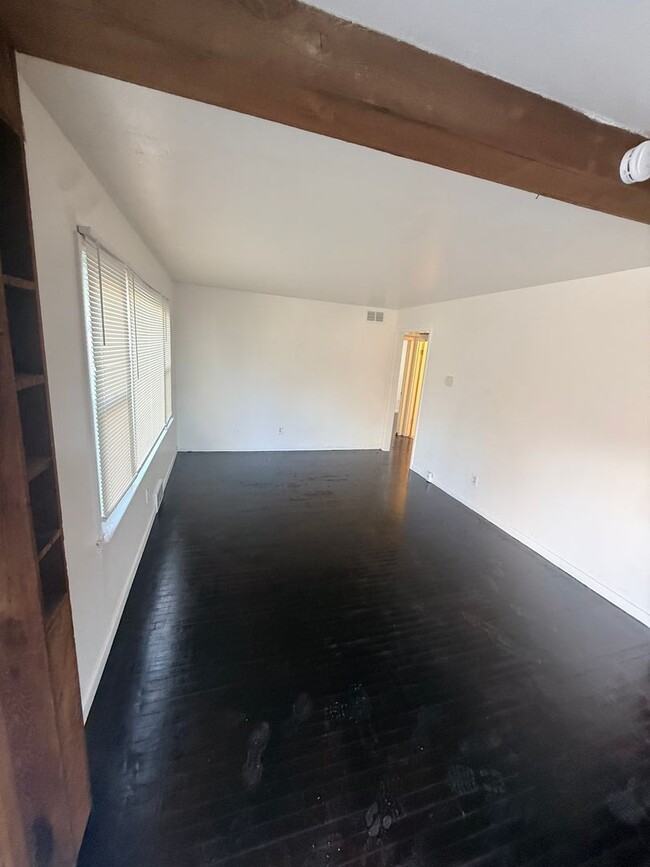 Photo - 3 BED 1 BATH SINGLE FAMILY HOME!