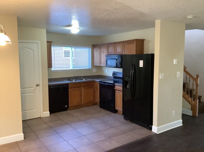 Photo - 6140 Park Hill Ave NW