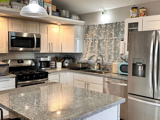 Fully Furnished Home - Fully Furnished Home