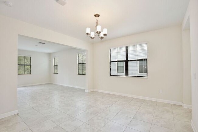 Photo - Beautiful 4/3.5 Townhome with a Spacious 2 Car Garage Located in Trails at Moss Park - Orlando