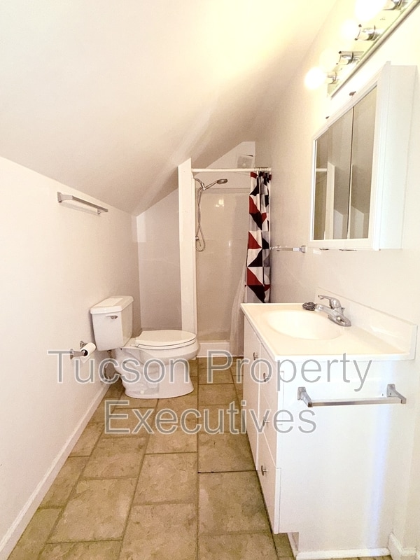 Photo - 4745 E 2nd St