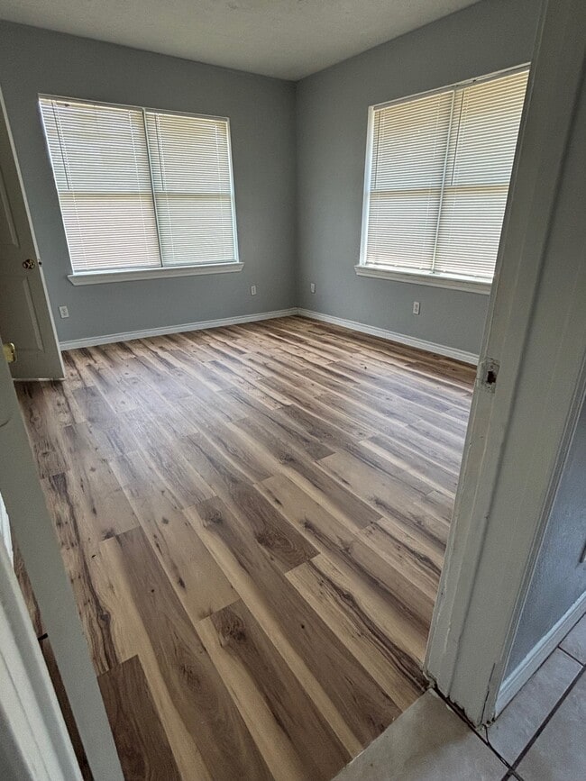 Photo - 818 N Commerce St