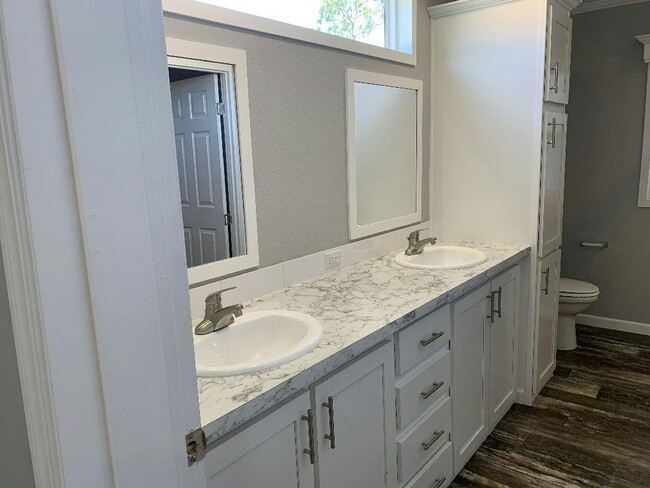 Photo - 419 Zeeland St