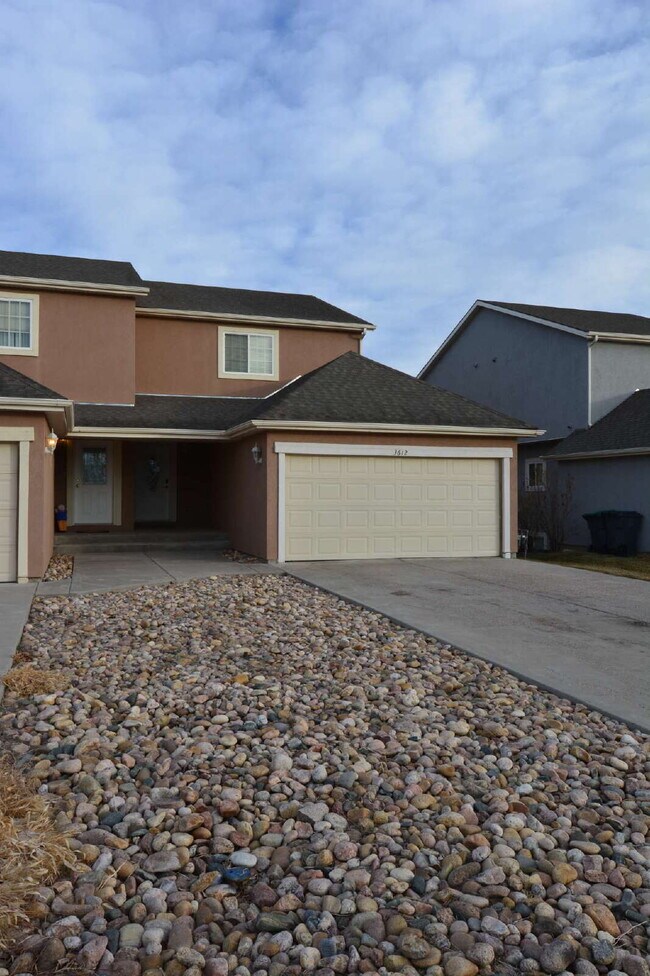 Building Photo - Charming Townhouse for Rent in Cheyenne, WY