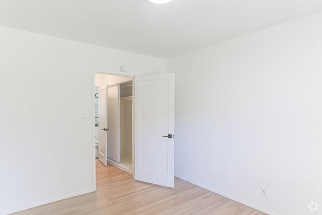 1HAB, 1BA - 740 ft² - Regina Marie Apartments