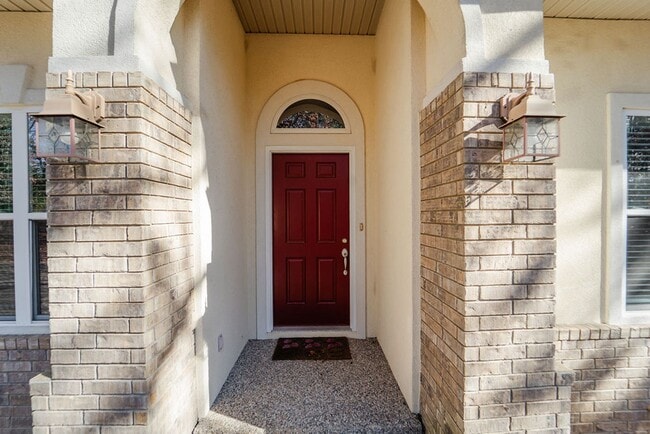 Photo - Beautiful private home with a great layout, beautiful wooded views and serene setting. Call 501-9...