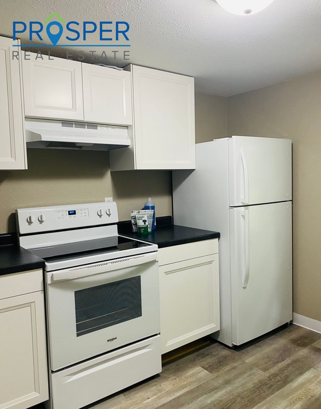 Building Photo - WA909X Unit 909 1/2