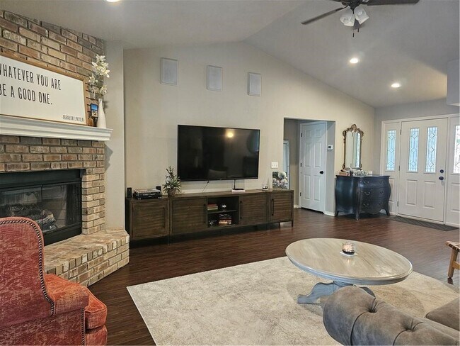 Photo - 28 McKenzie Dr