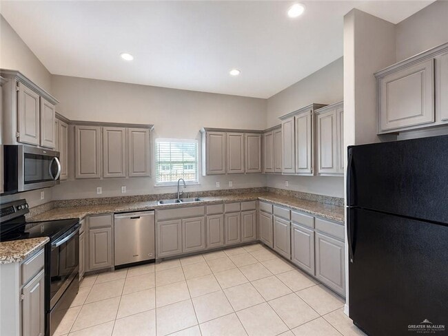 16 Datepalm Ave
