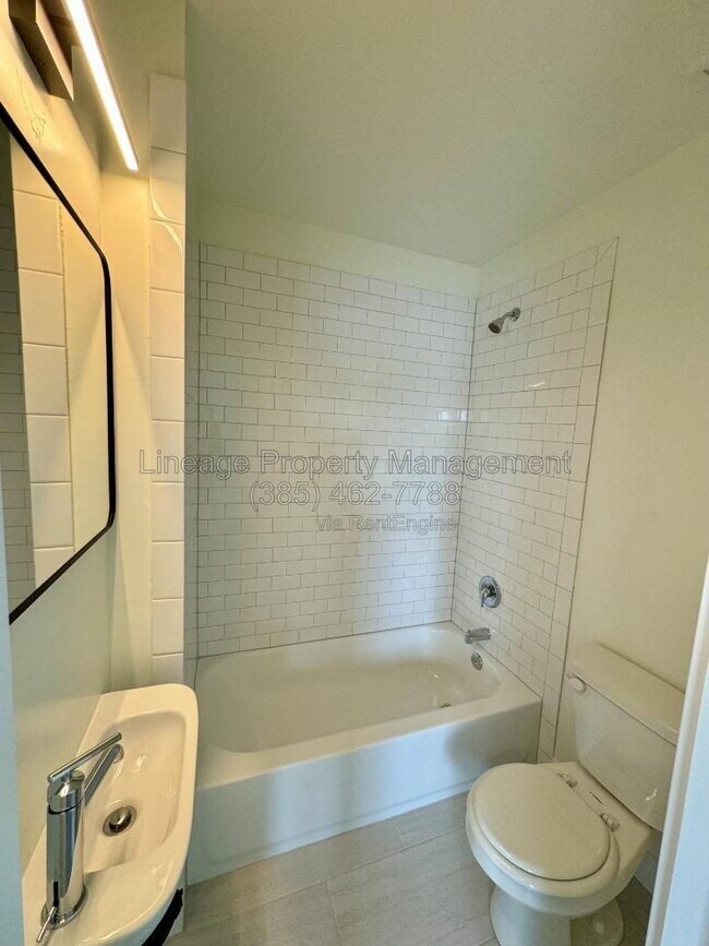 Photo - 412 W 20th St Unidad 4