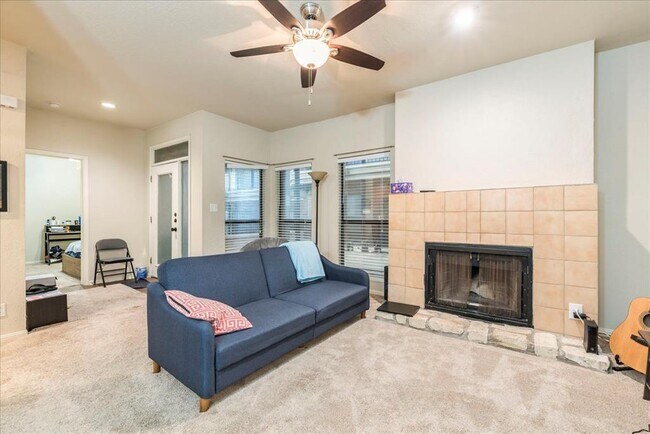 Photo - 1910 Robbins Pl Unidad 104 Rental