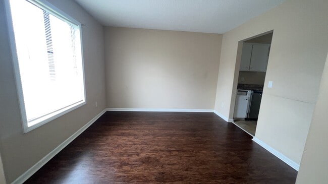 Photo - 325 Beverly St