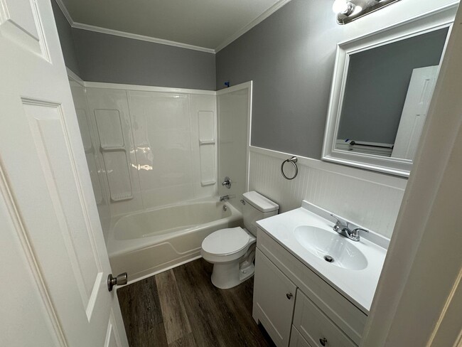 Photo - 103 W Hill St