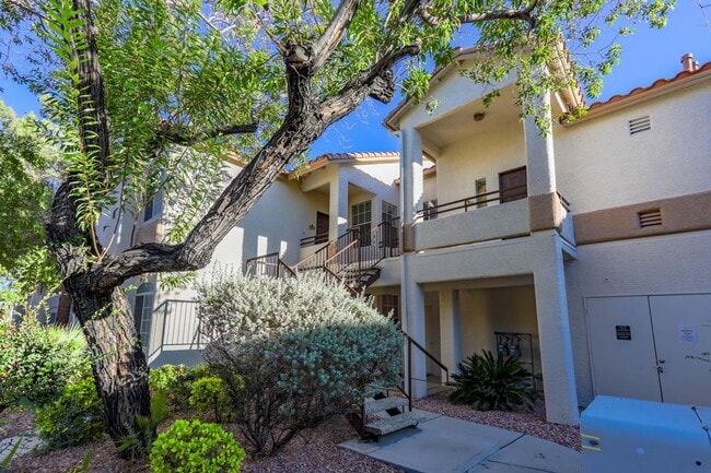 Building Photo - 2 Bedroom 2nd Floor West Vegas Condo Unit 2077