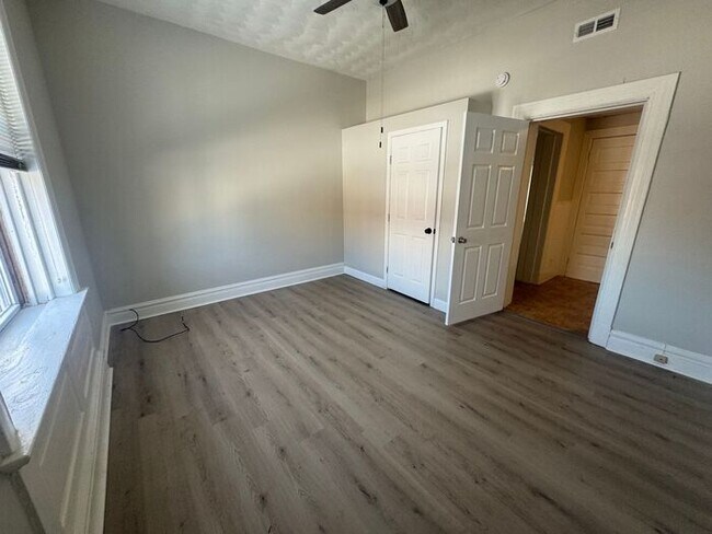 Photo - 2 bed/1 Bath South City Duplex Apartment