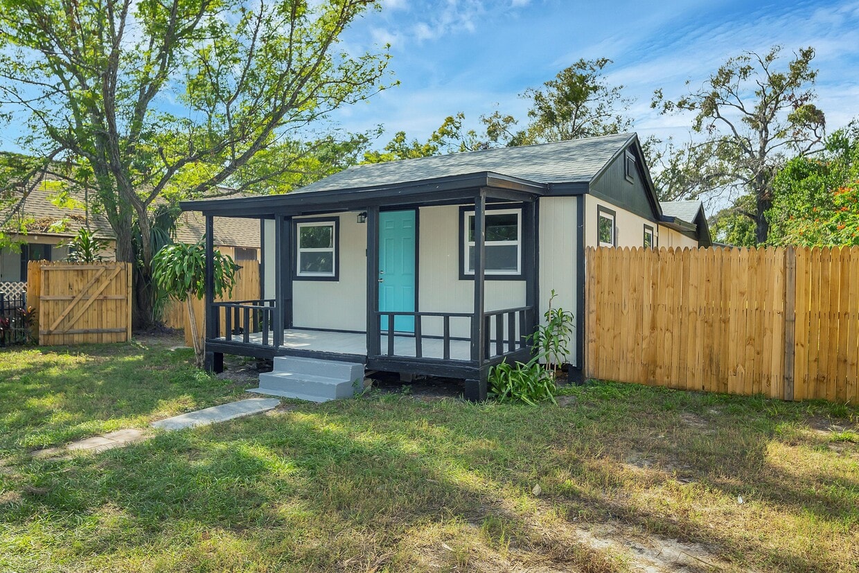 Photo - 8308 N Mulberry St (Tampa, FL)