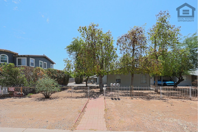 1Bed/1Bath House at 32nd St/Thomas! Ready for Immediate Move-In! -- NO HOA!