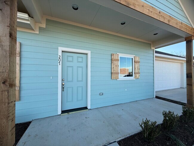 Photo - 207 Railroad Ave