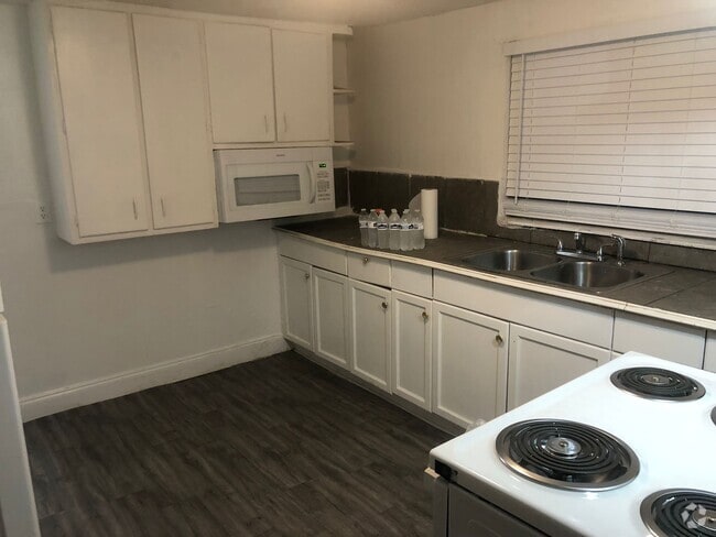 Building Photo - 470 S East Ave Rental