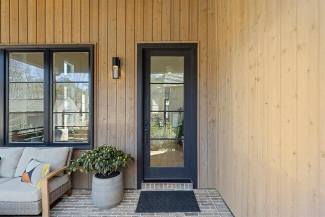 Photo - 304 Mado Ln