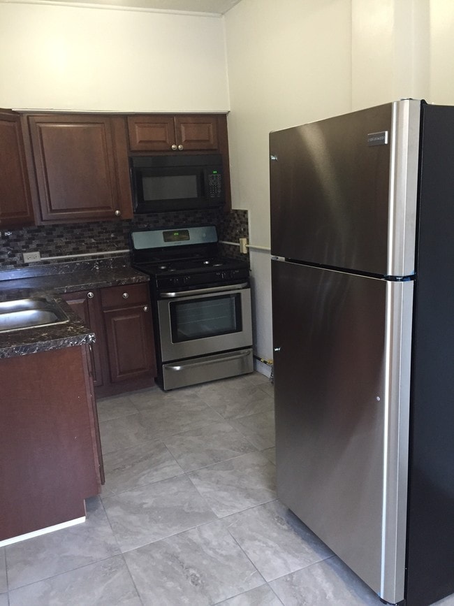 Photo - Delaware / West Ferry Apartments