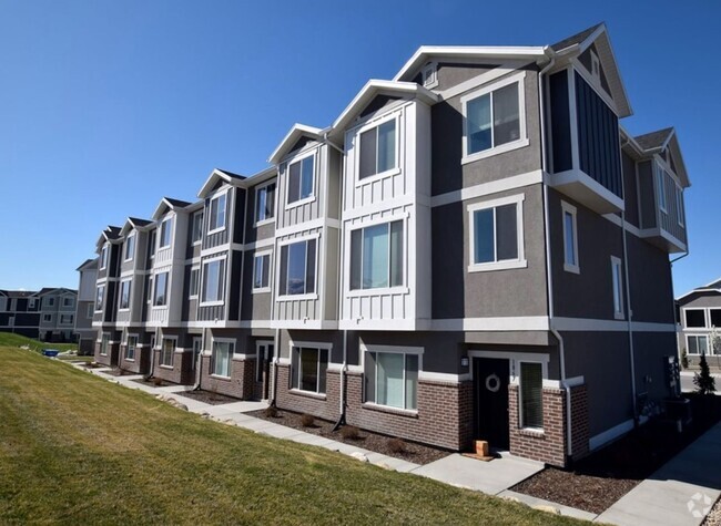 Building Photo - Don't miss out on this beautiful 4 Bed, 3.... Rental