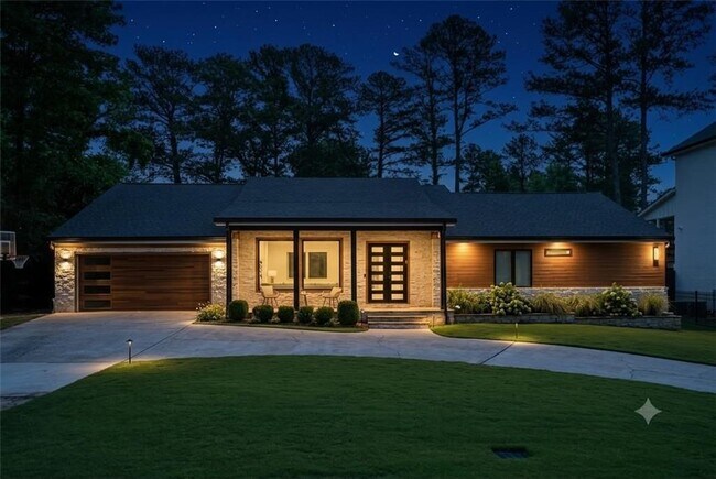 Building Photo - 4130 Lower Roswell Rd