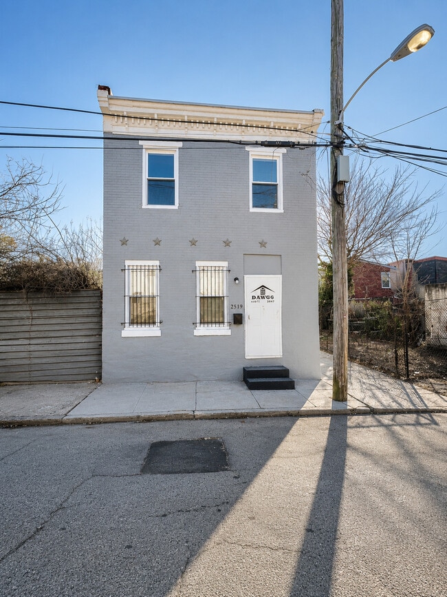 Building Photo - 2519 Mutter St