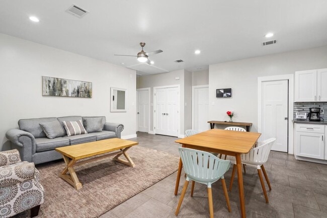 Photo - 7101 Foster St