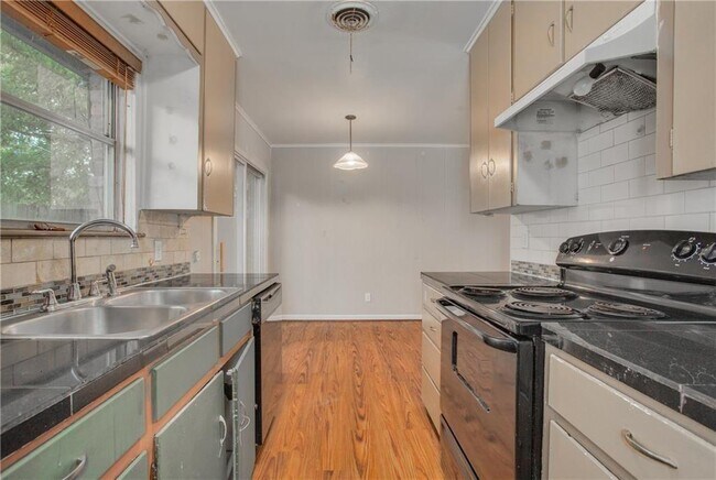 Photo - 1502 Braes Ridge Dr