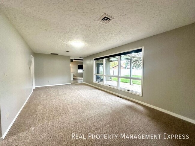 Photo - 5 Bedroom 4 Bath Home Blending Luxury and ...