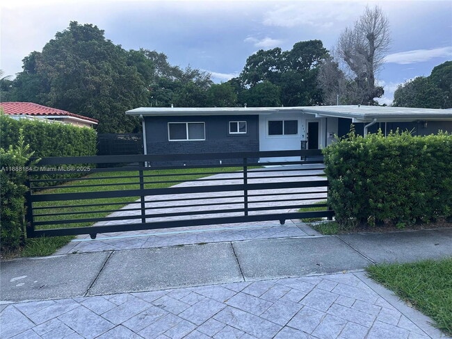 Photo - 840 NE 159th St