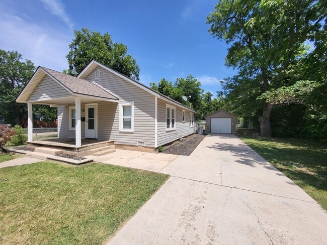 Photo - 2-bedroom 1 bathroom house with garage and...
