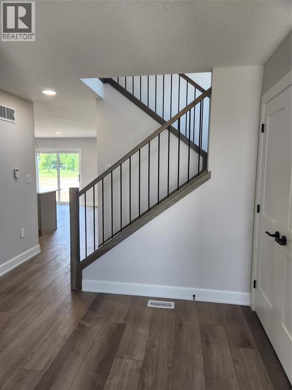 Photo - 647 Ketter Wy