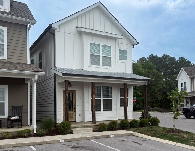Building Photo - Spacious 4-Bedroom Townhome on Allison Way with Pool Access Near TTU