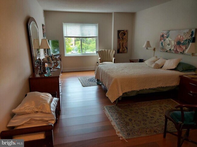 Photo - 8340 Greensboro Dr Unit 221