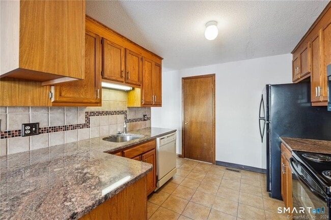 Photo - 17 Oak Forest Dr Unit 2