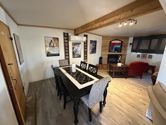 Photo - 2837 65th St